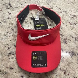 Women’s Nike Areobill Visor.